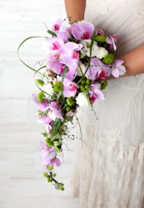 CASCADING-BRIDAL-BOUQUETS