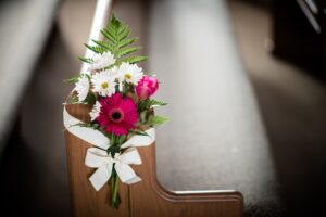 pew-flowers-for-wedding